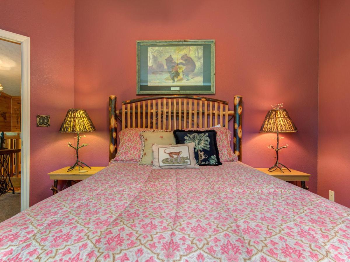 Great Expectations, 3 Bedrooms, Fireplace, Pool Table, Hot Tub, Sleeps 10 개틀린버그 외부 사진